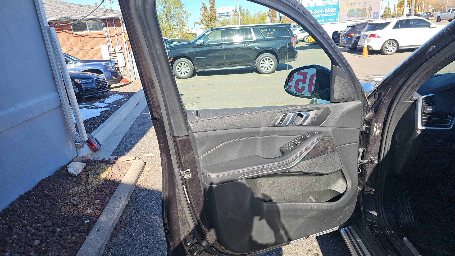 2023 BMW X5 xDrive40i AWD Luxury with Navigation, Sunroof, and 9