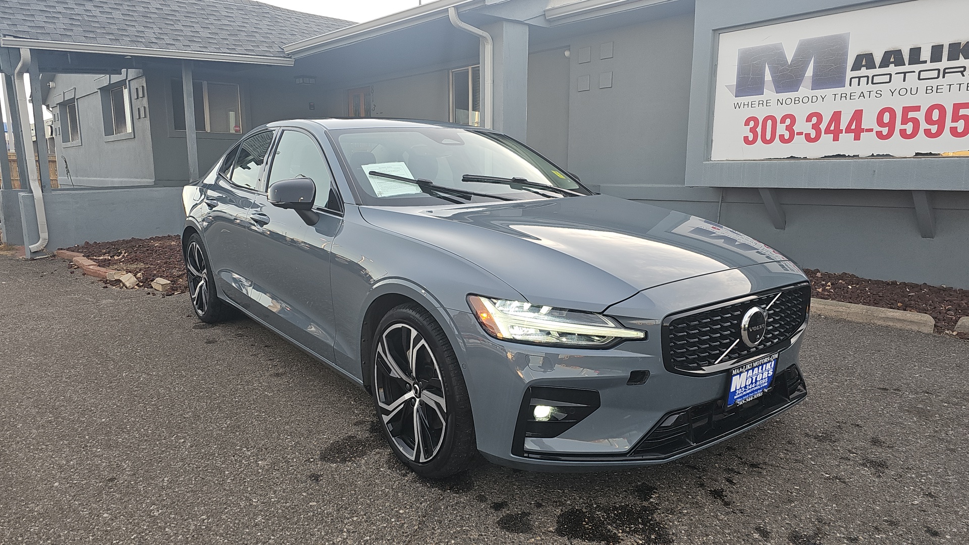 2024 Volvo S60 B5 Ultimate Dark Theme AWD Sedan With Sunroof, Nav 1