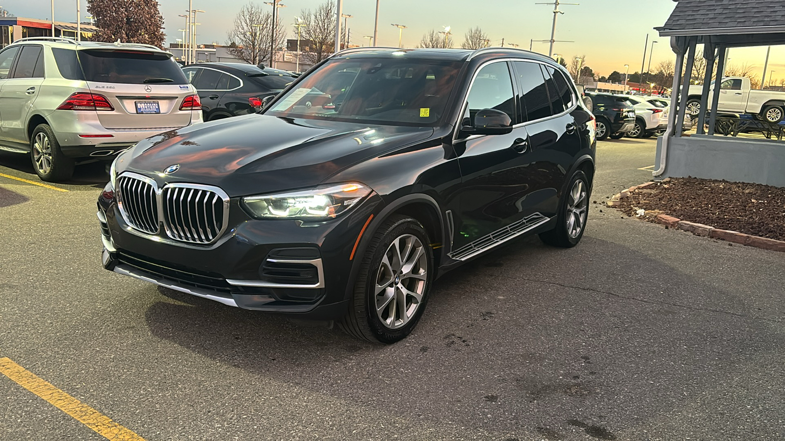 2023 BMW X5 xDrive40i AWD Luxury with Navigation, Sunroof, and 3