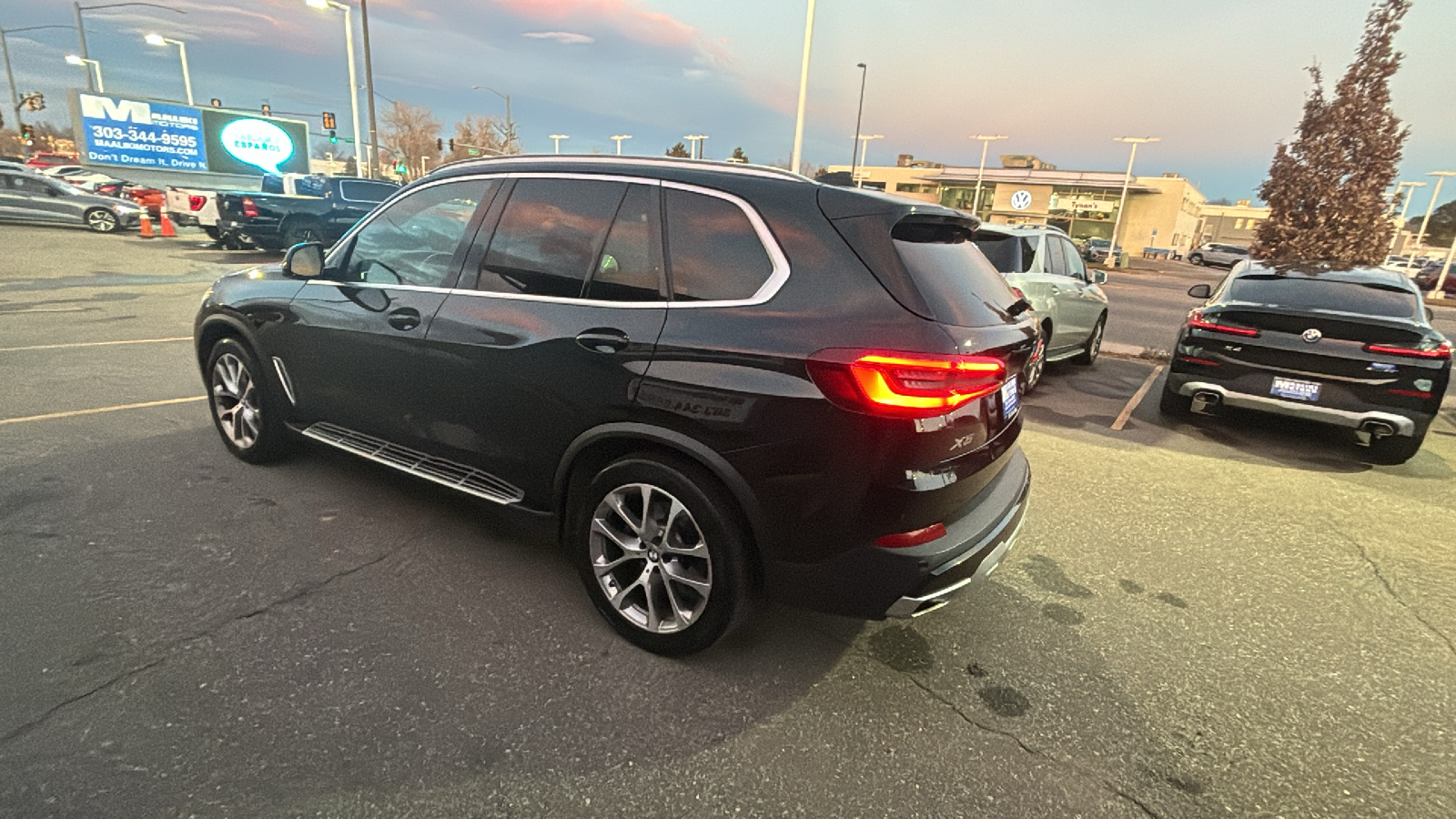 2023 BMW X5 xDrive40i AWD Luxury with Navigation, Sunroof, and 5