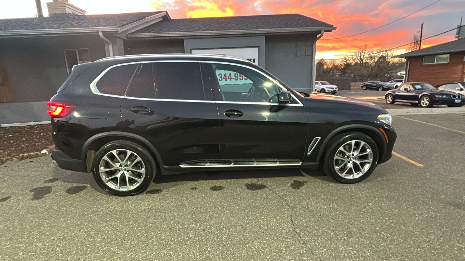 2023 BMW X5 xDrive40i AWD Luxury with Navigation, Sunroof, and 11