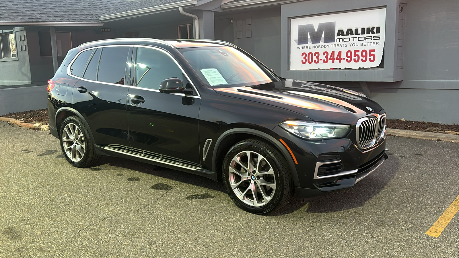 2023 BMW X5 xDrive40i AWD Luxury with Navigation, Sunroof, and 12