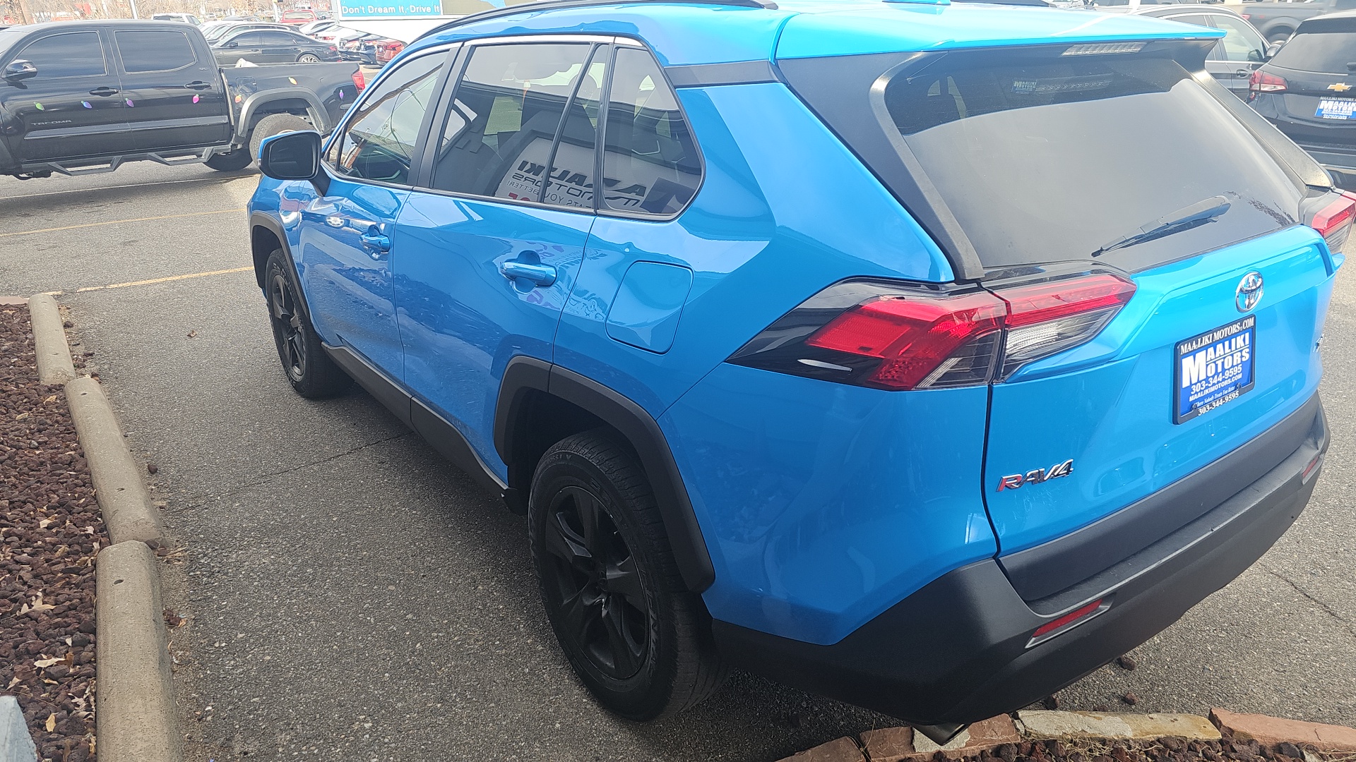 2019 Toyota RAV4 XLE AWD Adventure with Sunroof and Navigation Syst 4