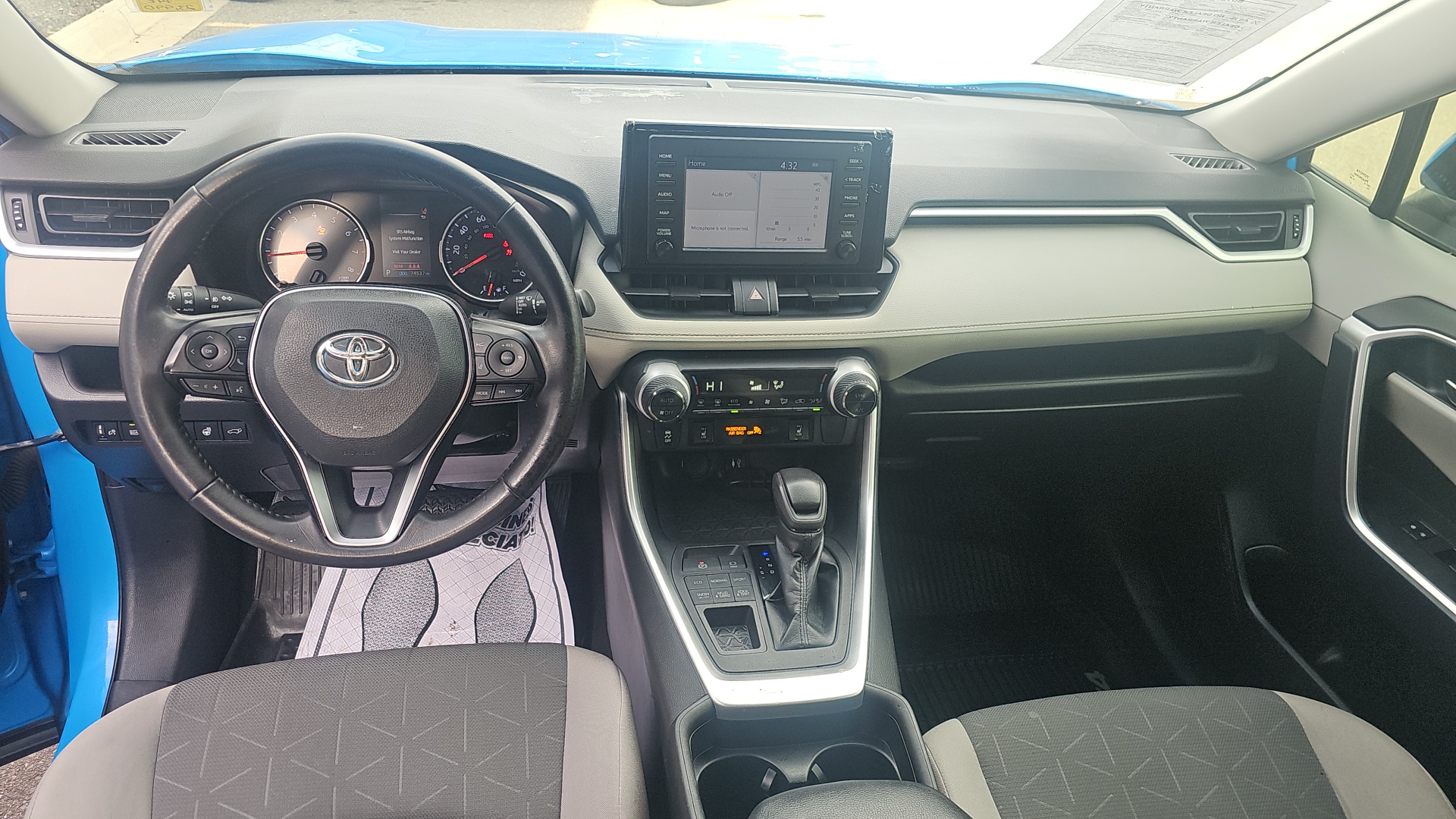 2019 Toyota RAV4 XLE AWD Adventure with Sunroof and Navigation Syst 14