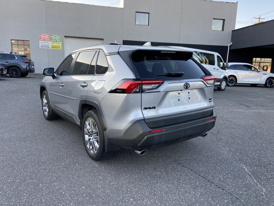 2020 Toyota RAV4 XLE Premium 6