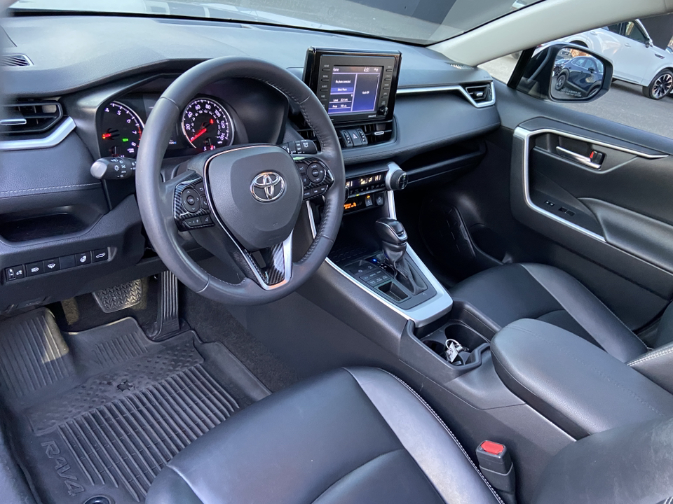 2020 Toyota RAV4 XLE Premium 22