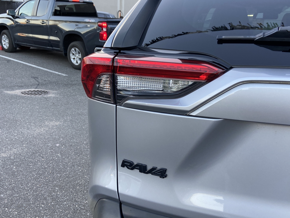 2020 Toyota RAV4 XLE Premium 32