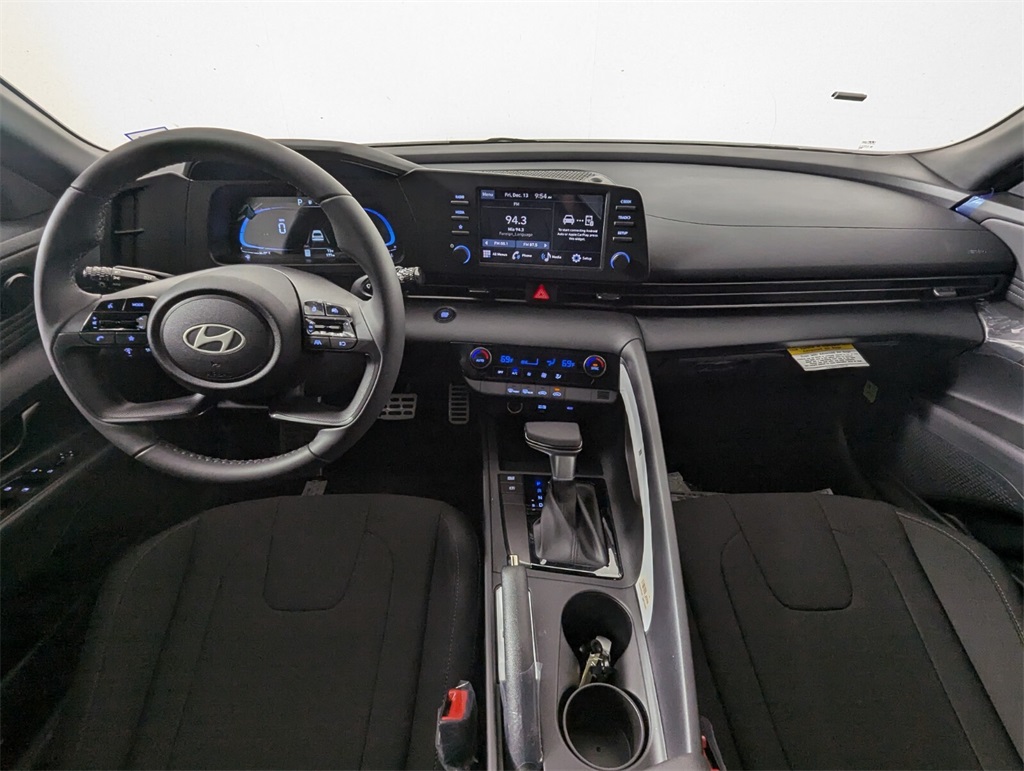 2025 Hyundai Elantra SEL 13