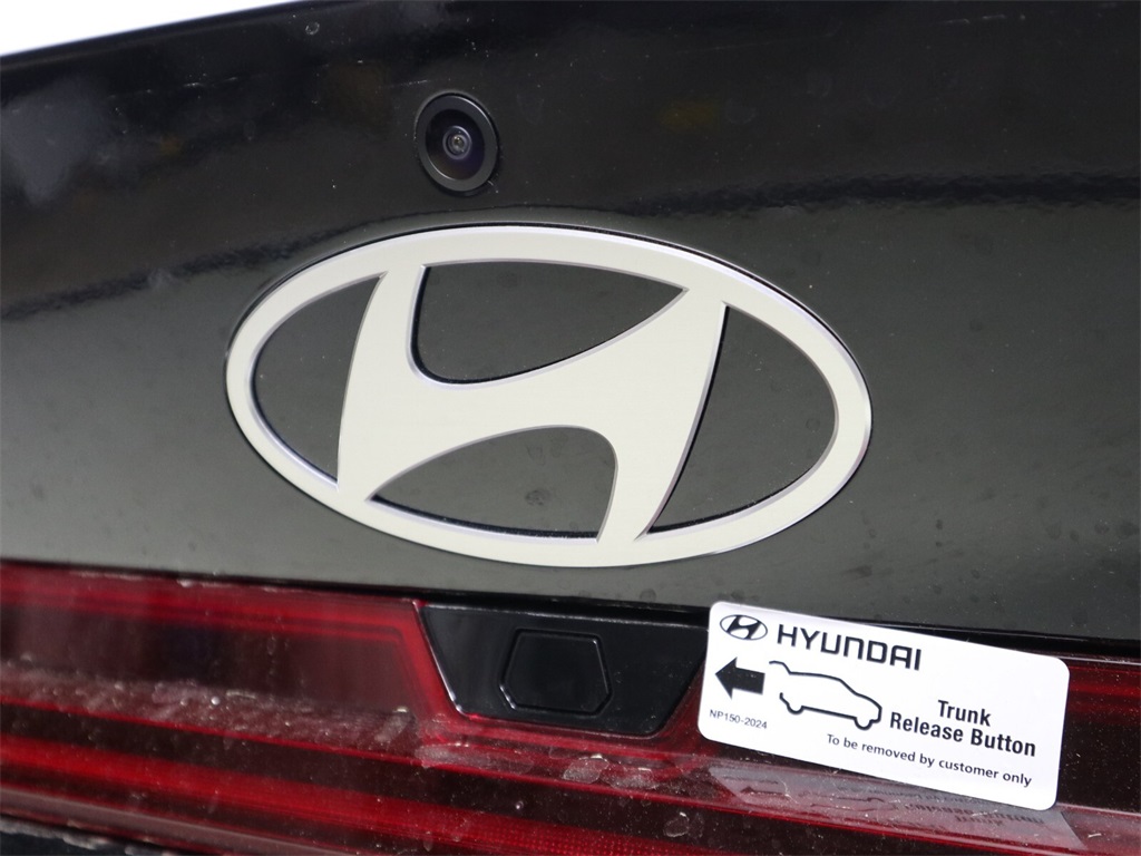 2024 Hyundai Elantra Hybrid Blue 4