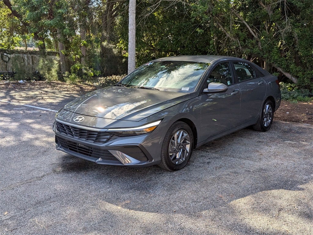 2024 Hyundai Elantra Hybrid Blue 3