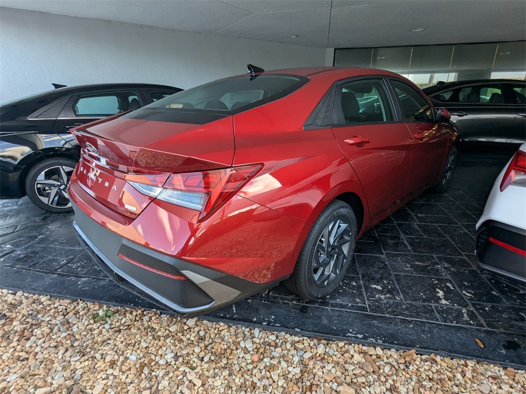 2024 Hyundai Elantra Hybrid Blue 18