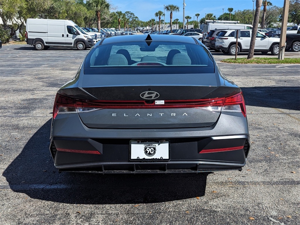 2024 Hyundai Elantra SEL 4