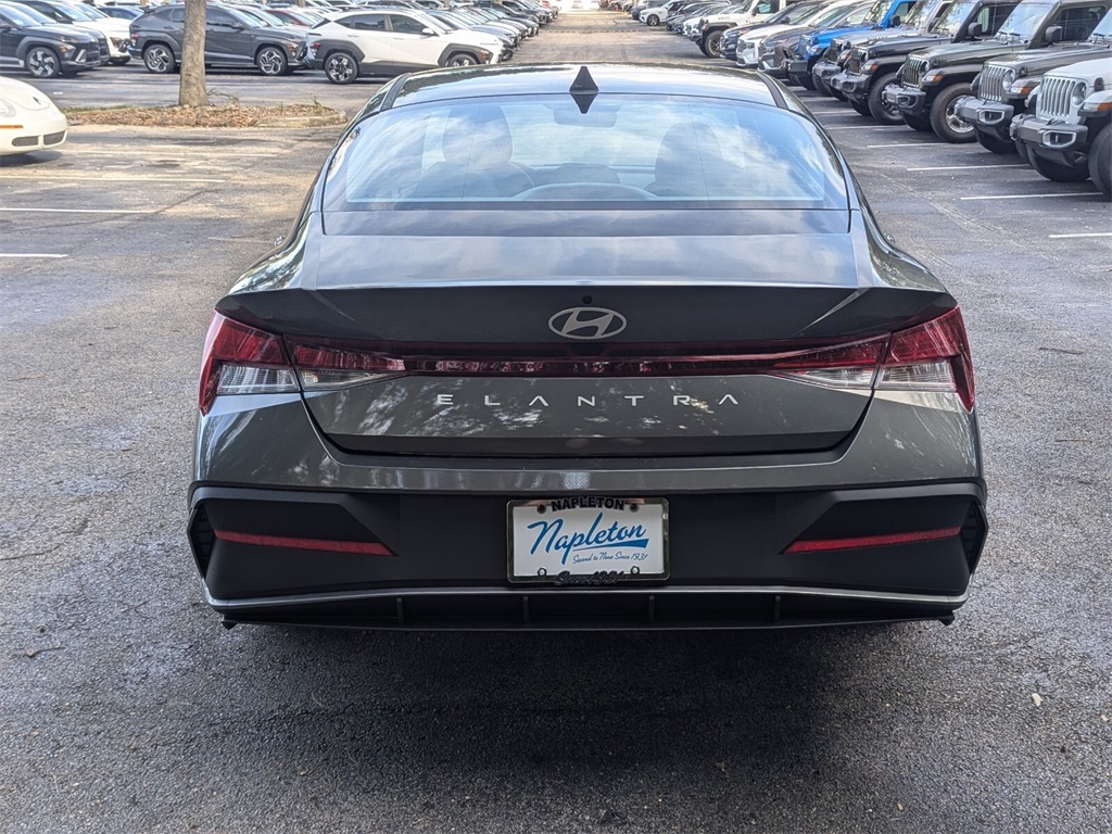 2025 Hyundai Elantra SE 6