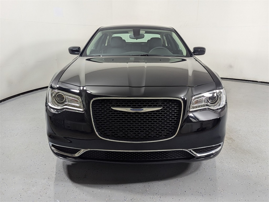 2023 Chrysler 300 Touring 2