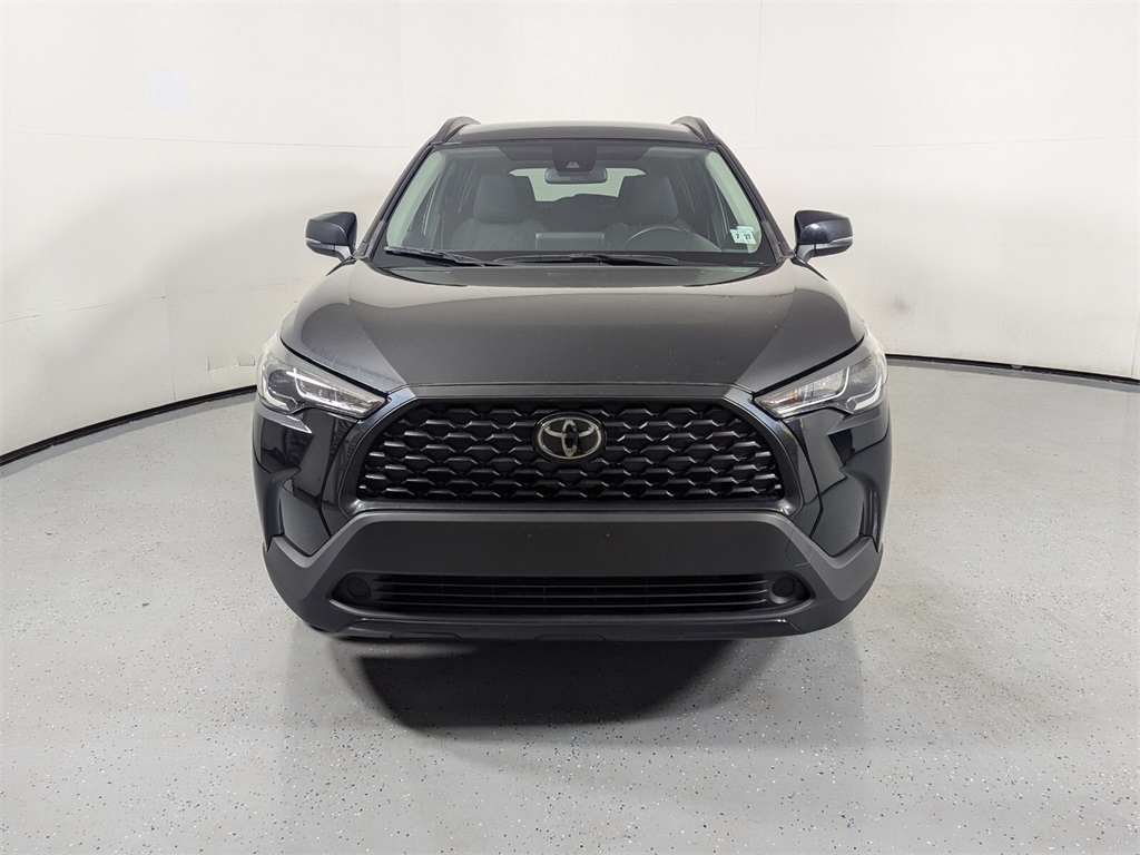 2022 Toyota Corolla Cross LE 2