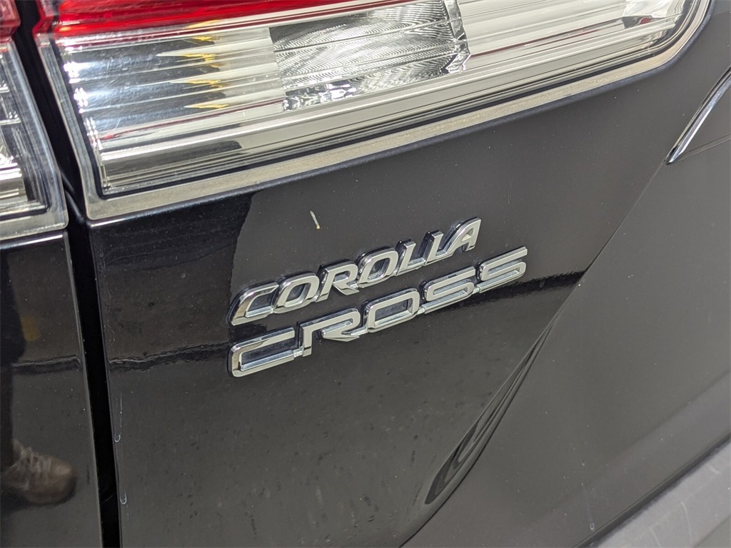 2022 Toyota Corolla Cross LE 5