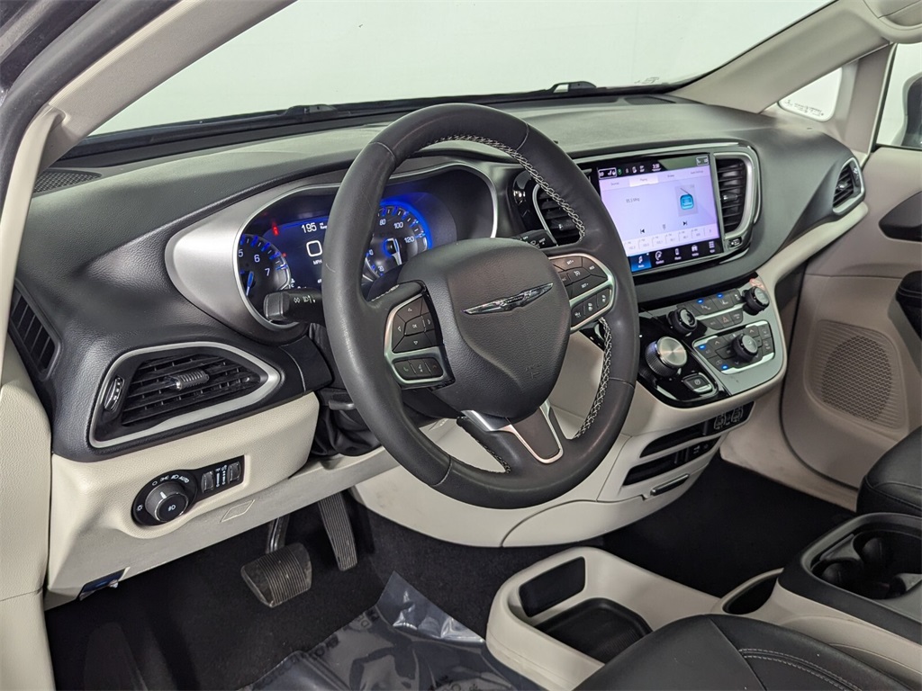 2022 Chrysler Pacifica Touring L 9