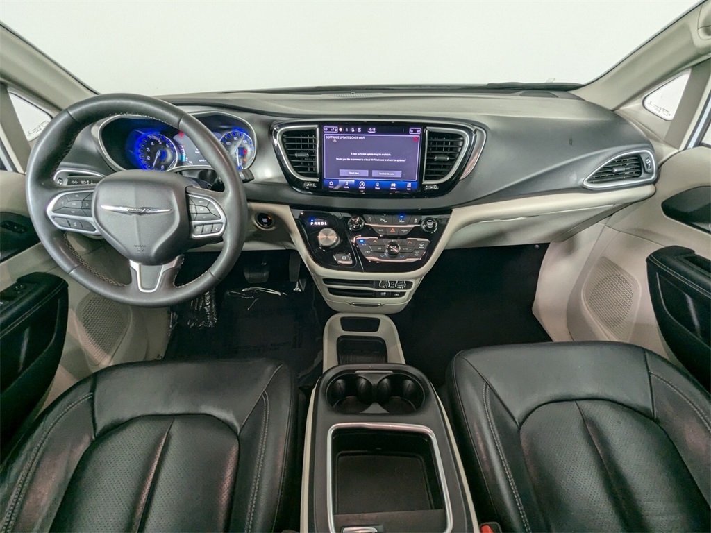 2022 Chrysler Pacifica Touring L 11