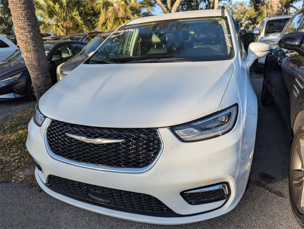 2022 Chrysler Pacifica Touring L 3