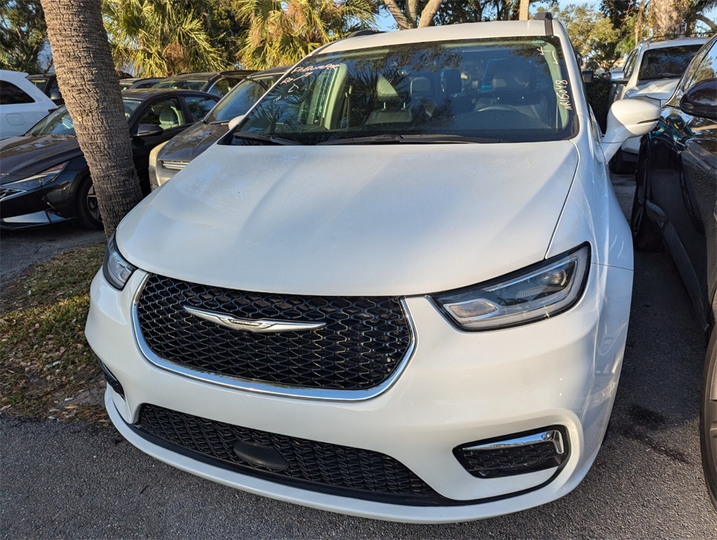 2022 Chrysler Pacifica Touring L 4