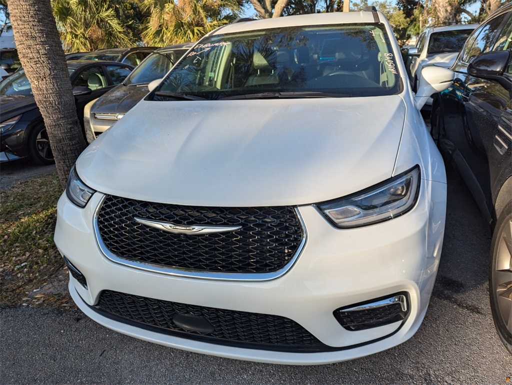 2022 Chrysler Pacifica Touring L 5