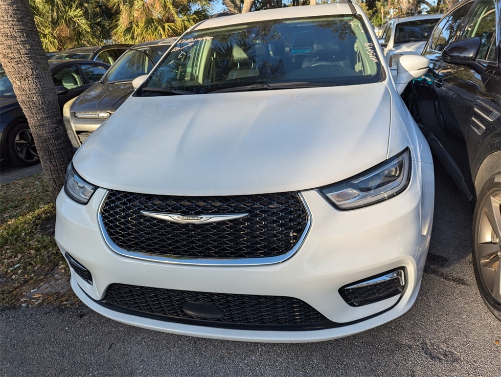 2022 Chrysler Pacifica Touring L 6