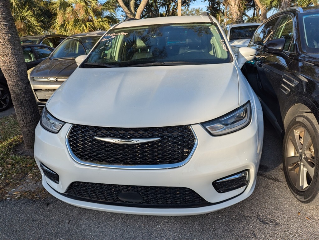 2022 Chrysler Pacifica Touring L 8