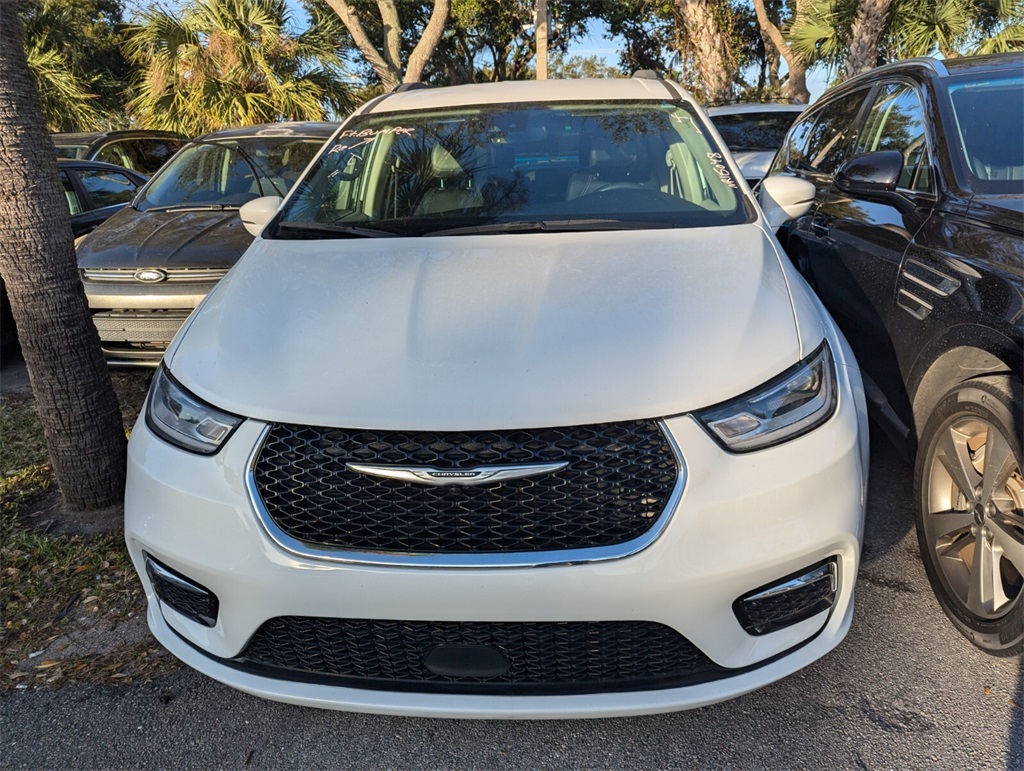 2022 Chrysler Pacifica Touring L 9