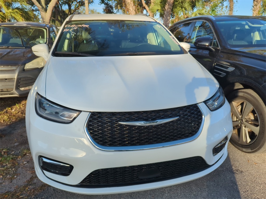 2022 Chrysler Pacifica Touring L 17