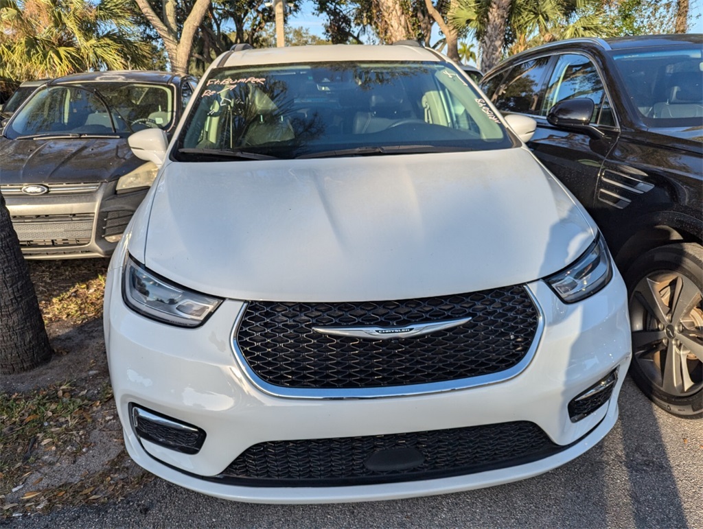 2022 Chrysler Pacifica Touring L 22