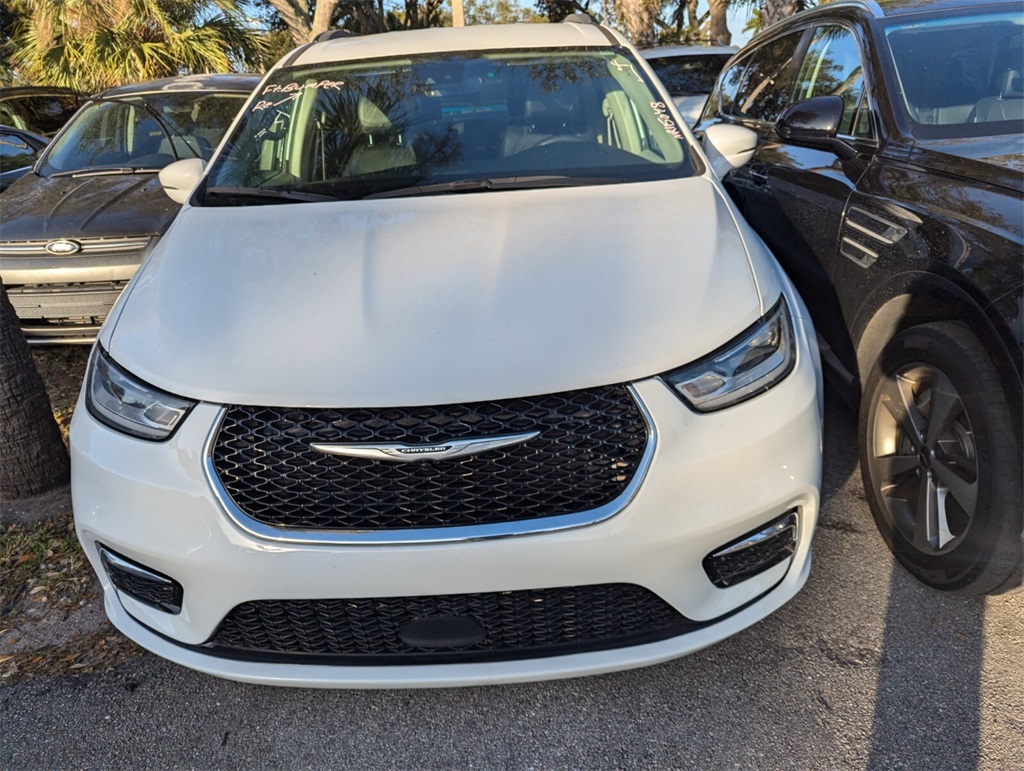 2022 Chrysler Pacifica Touring L 26