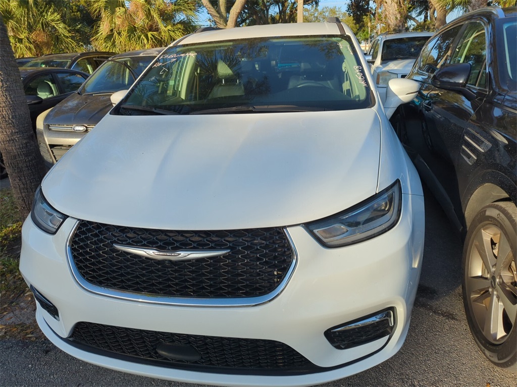 2022 Chrysler Pacifica Touring L 29