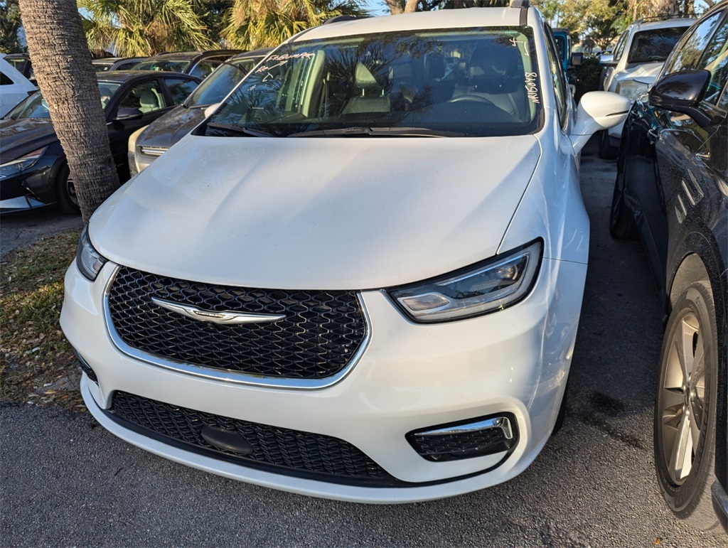 2022 Chrysler Pacifica Touring L 32