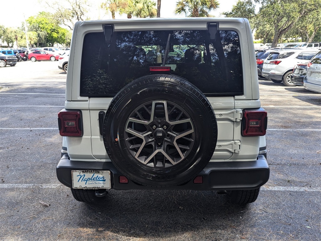 2024 Jeep Wrangler Sahara 6