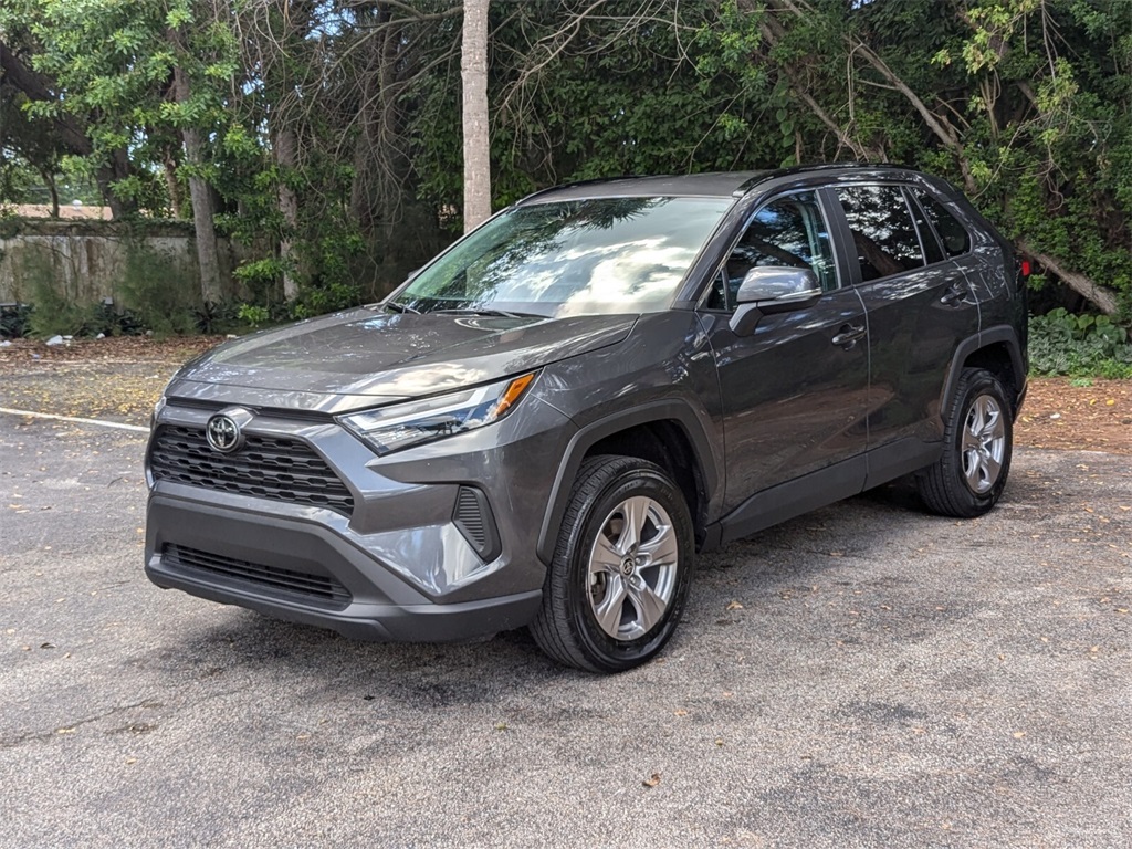 2022 Toyota RAV4 XLE 3