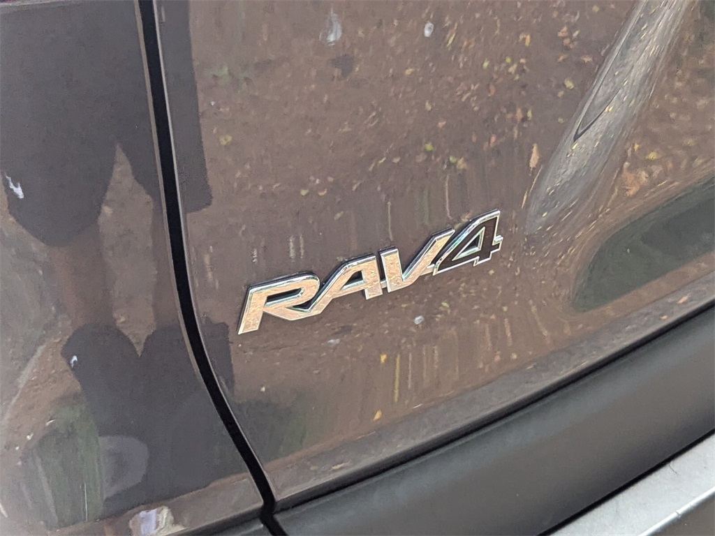 2022 Toyota RAV4 XLE 6