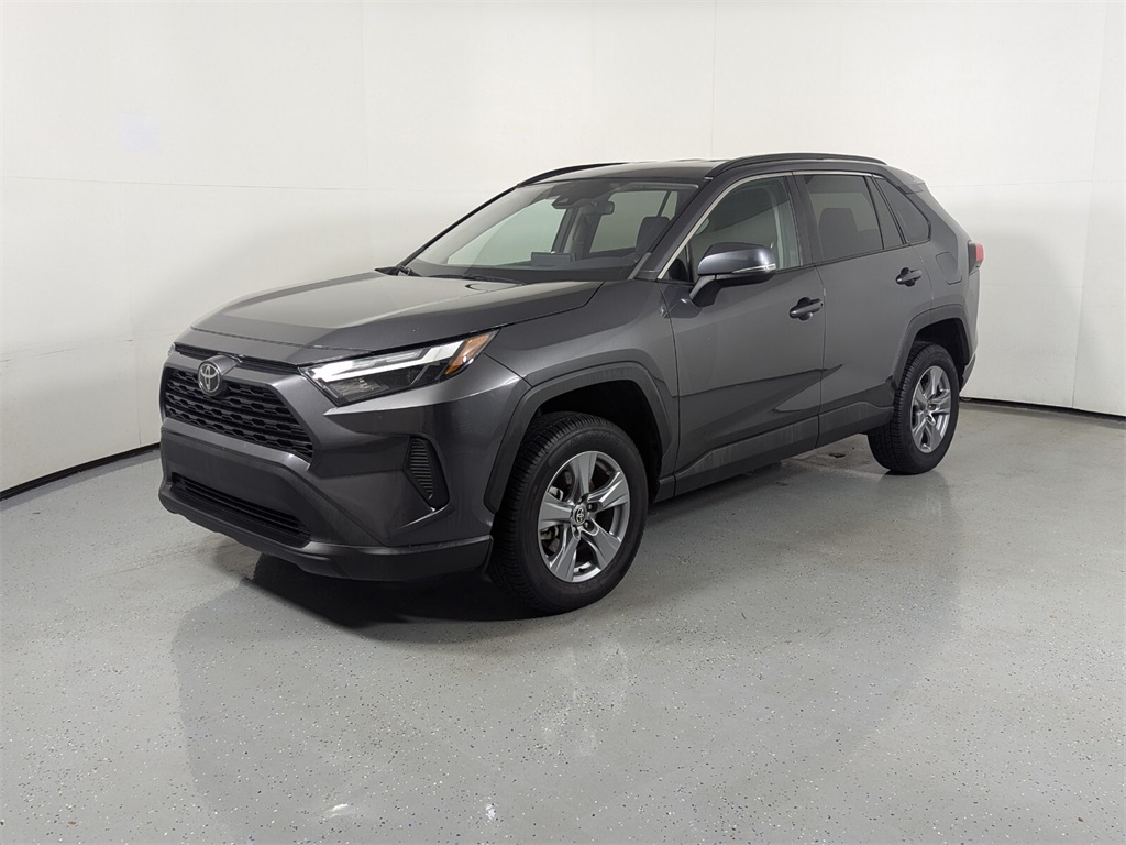 2022 Toyota RAV4 XLE 3