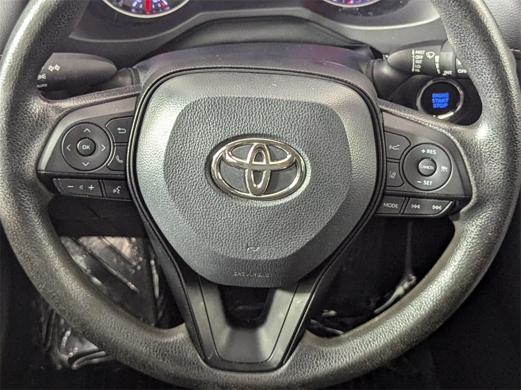 2022 Toyota RAV4 XLE 13