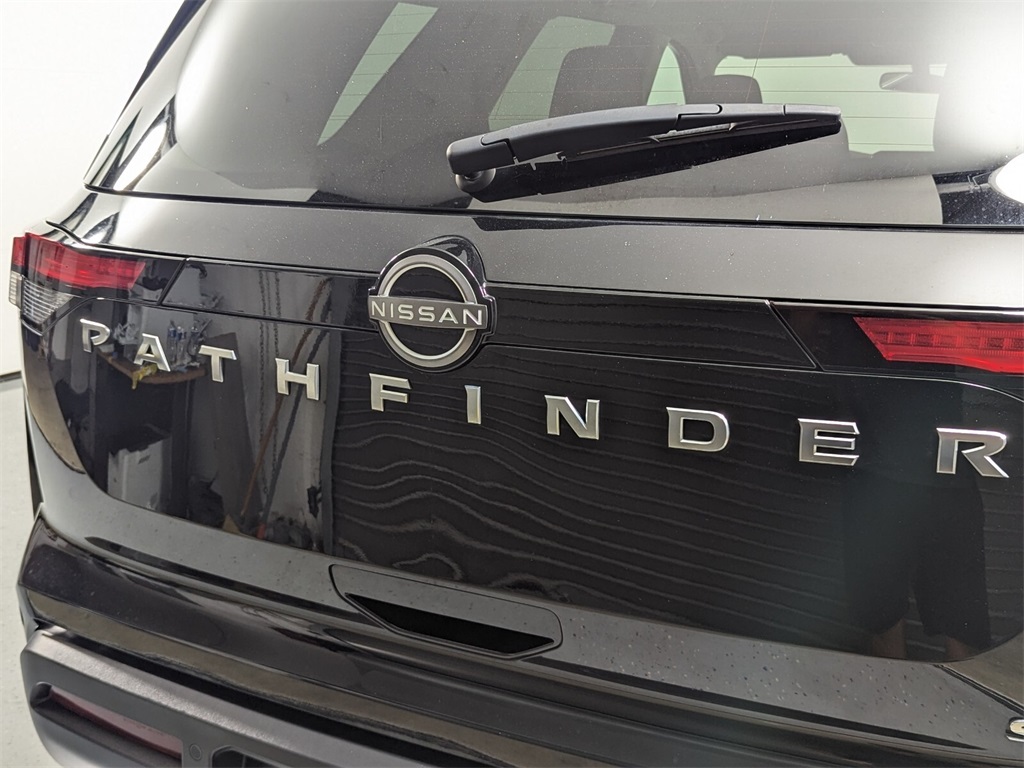 2022 Nissan Pathfinder SV 4