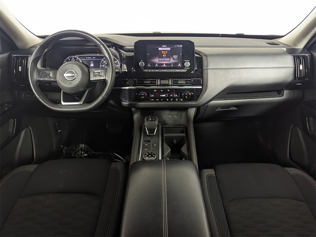 2022 Nissan Pathfinder SV 8