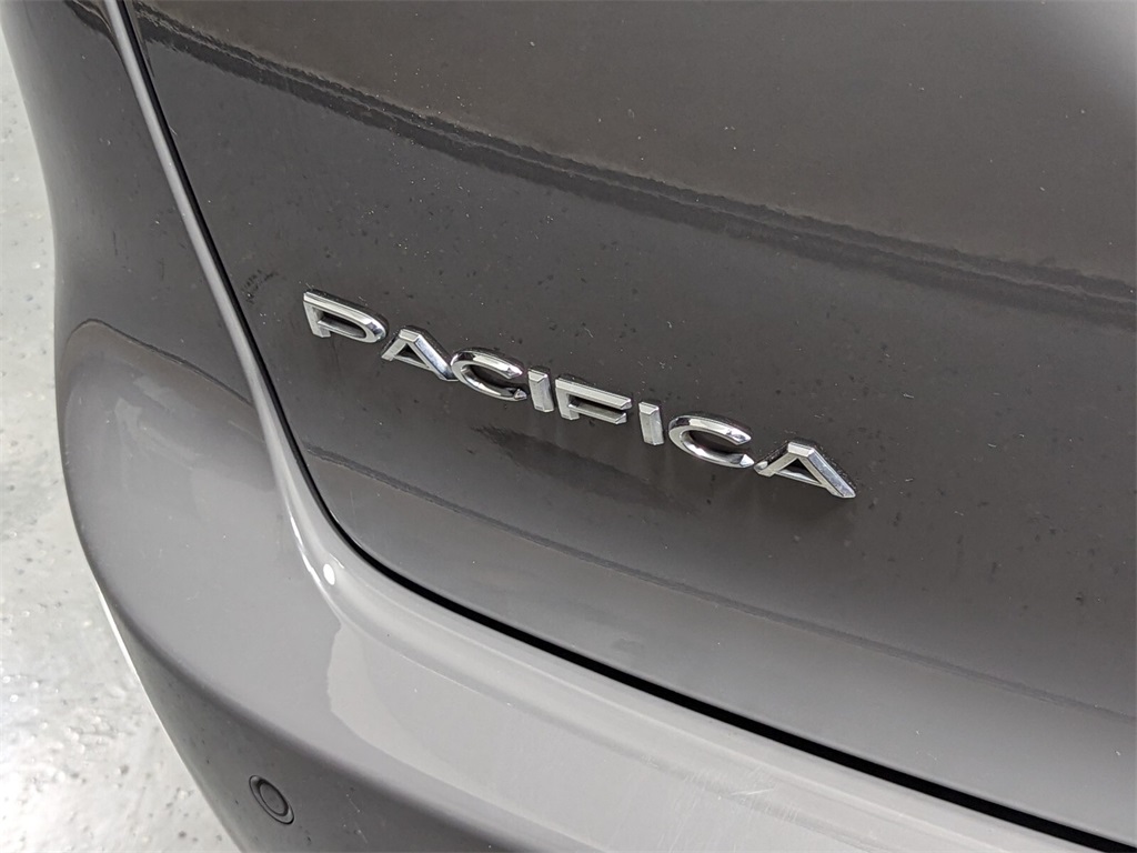 2021 Chrysler Pacifica Hybrid Touring L 4