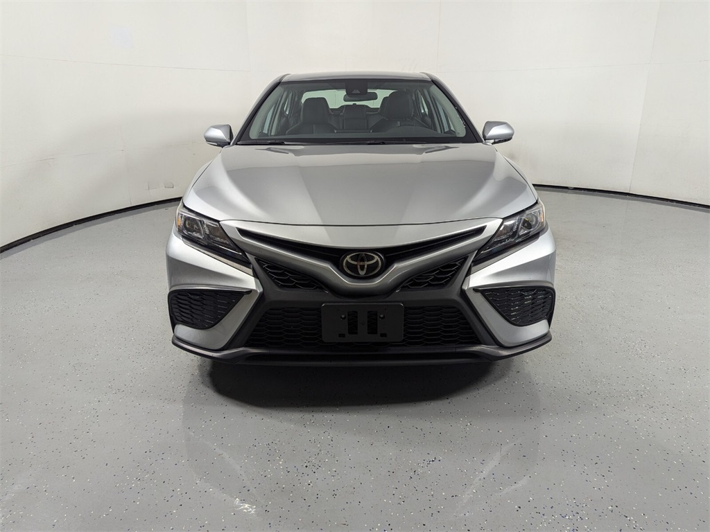 2022 Toyota Camry SE 2