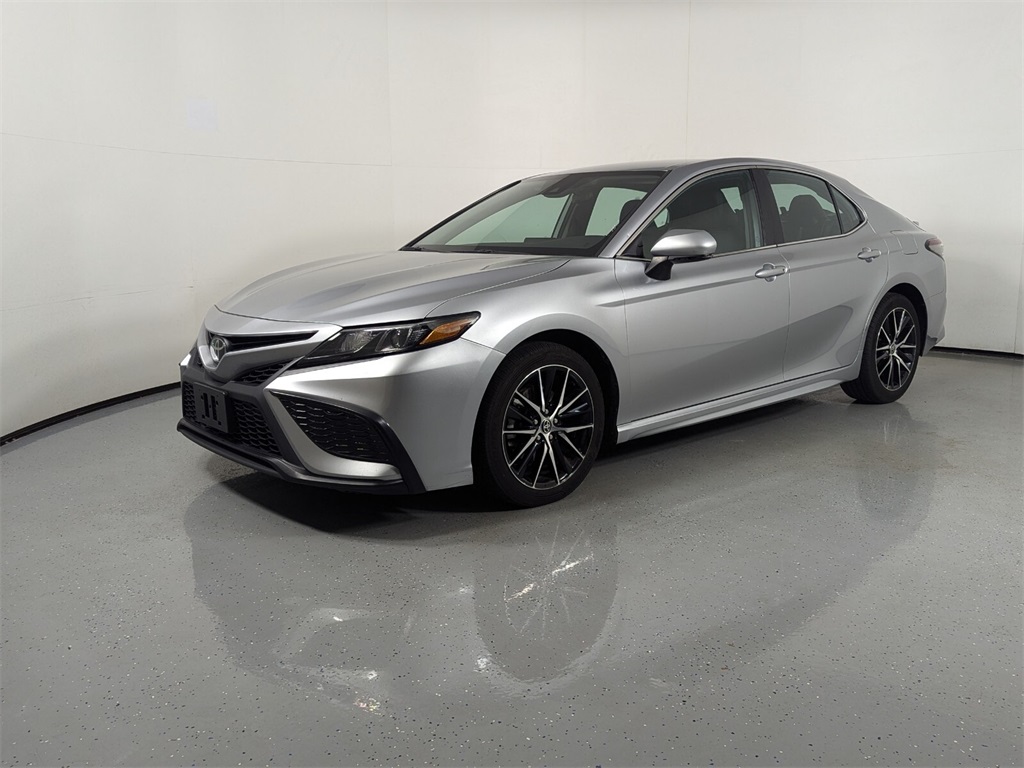 2022 Toyota Camry SE 3