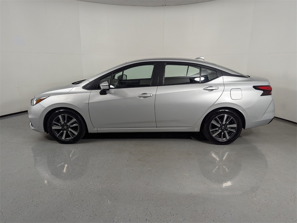 2021 Nissan Versa 1.6 SV 4