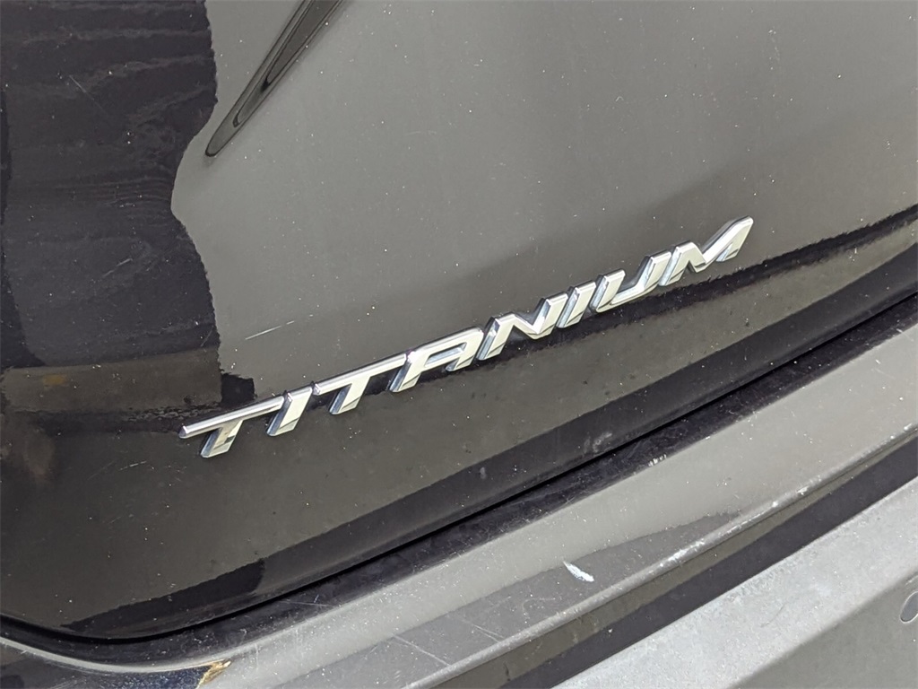 2022 Ford Edge Titanium 5