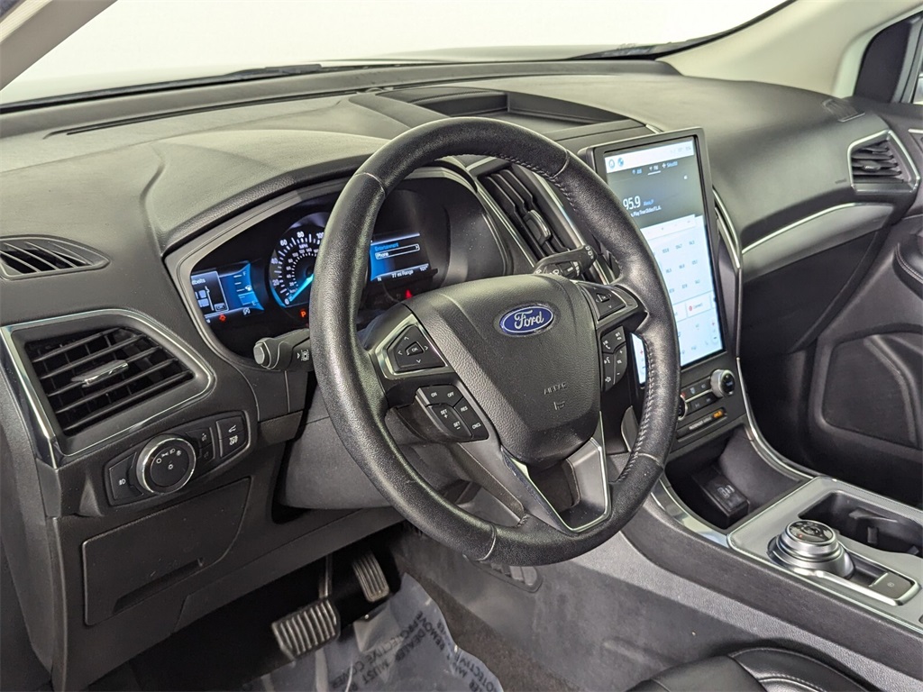 2022 Ford Edge Titanium 10