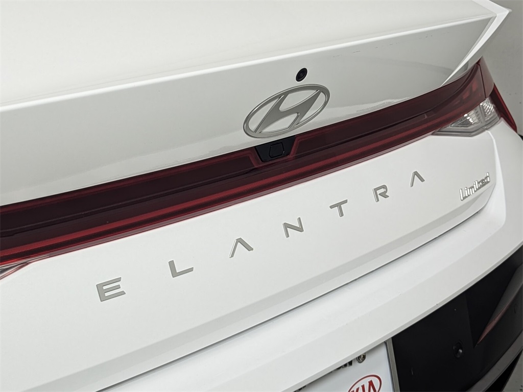 2024 Hyundai Elantra Limited 5