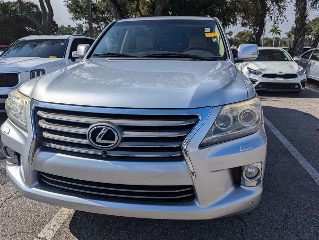 2013 Lexus LX 570 13