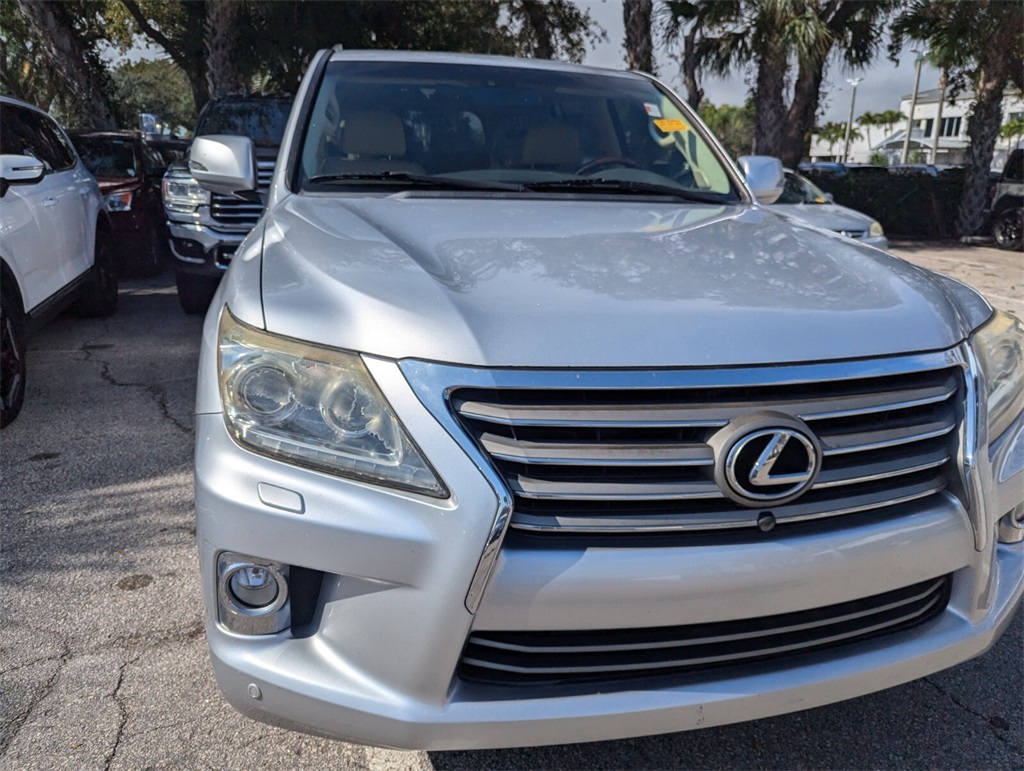 2013 Lexus LX 570 16