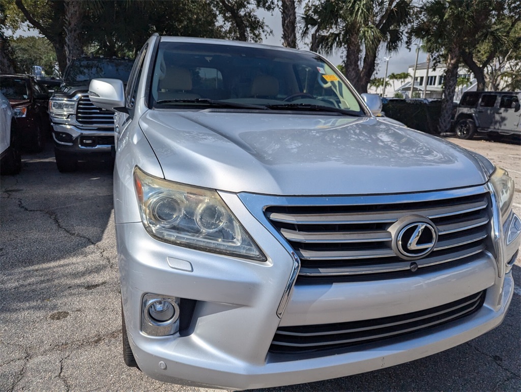 2013 Lexus LX 570 17